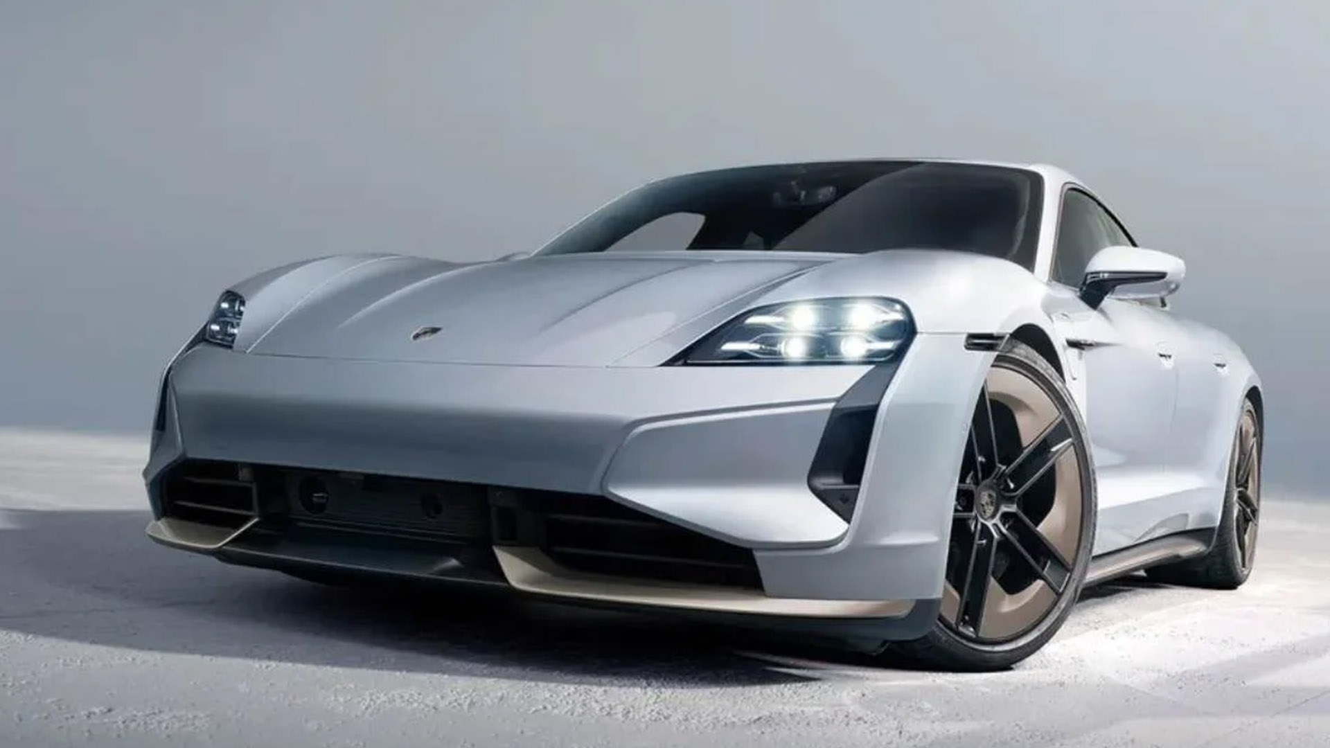 up-noleggio-blog-cambio-simulato-sulle-elettriche-porsche