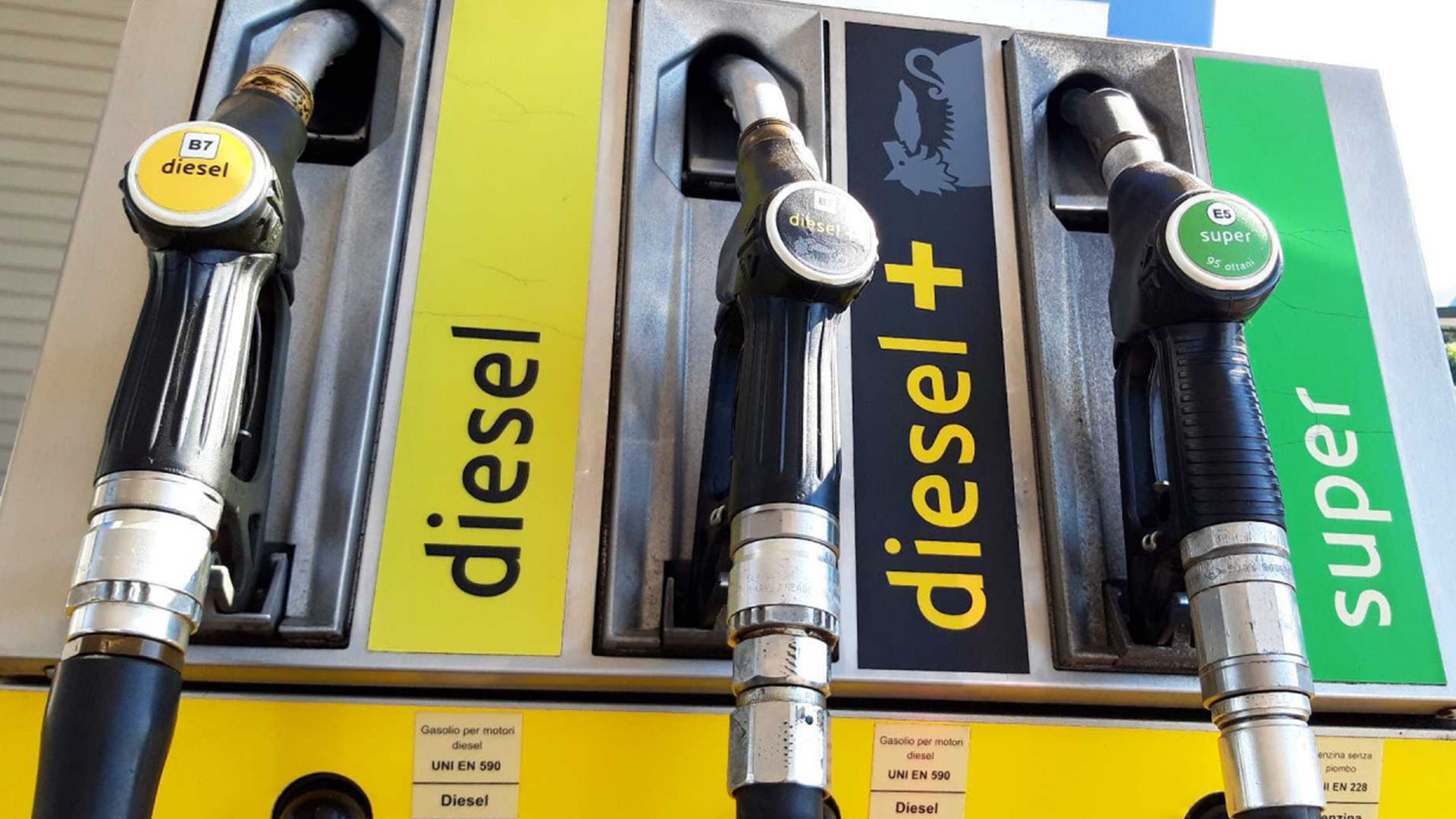 up-noleggio-blog-decreto-carburanti-il-taglio-accise-c-e-davvero-ma-il-punto-e-cosa-succede-dopo